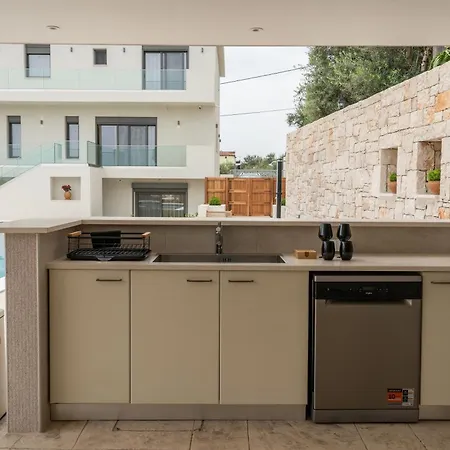 Mamfredas Luxury فيلة Plános