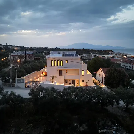 Mamfredas Luxury فيلة Plános