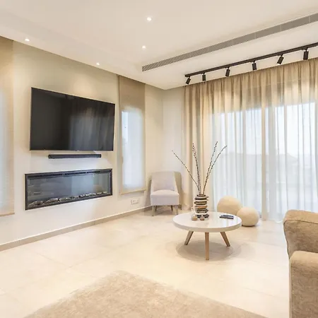 Mamfredas Luxury Villa *