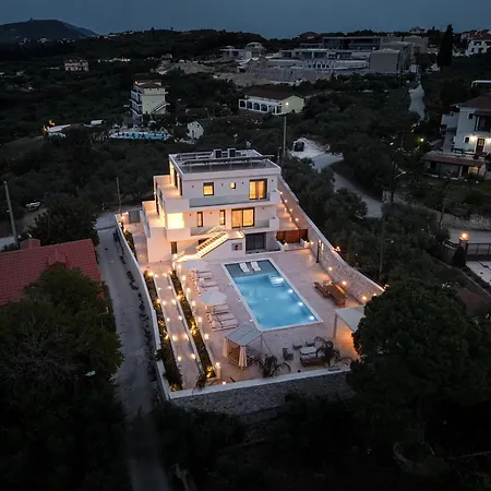 Mamfredas Luxury Villa *