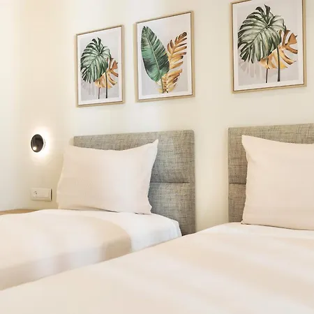 Mamfredas Luxury Villa Plános
